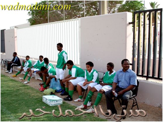 بابكر جلال " باركو" يظهر واقفاً مع فريق أمل السودان -2007م
